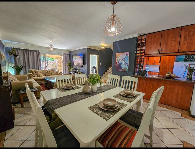 3 BEDROOM DUPLEX FOR SALE IN DIE HOEWES